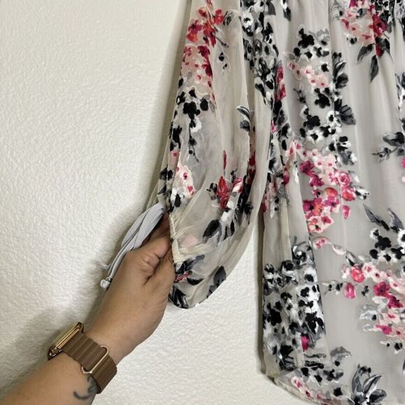 White House Black Market Blouse XS Off Shoulder Silk Blend Floral Textured Top - Picture 5 of 15